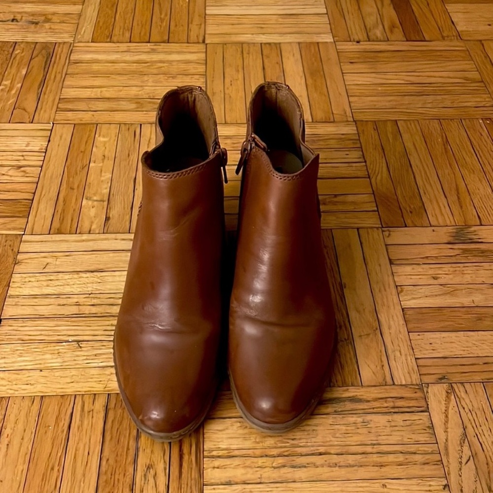Naturalizer leather ankle boots